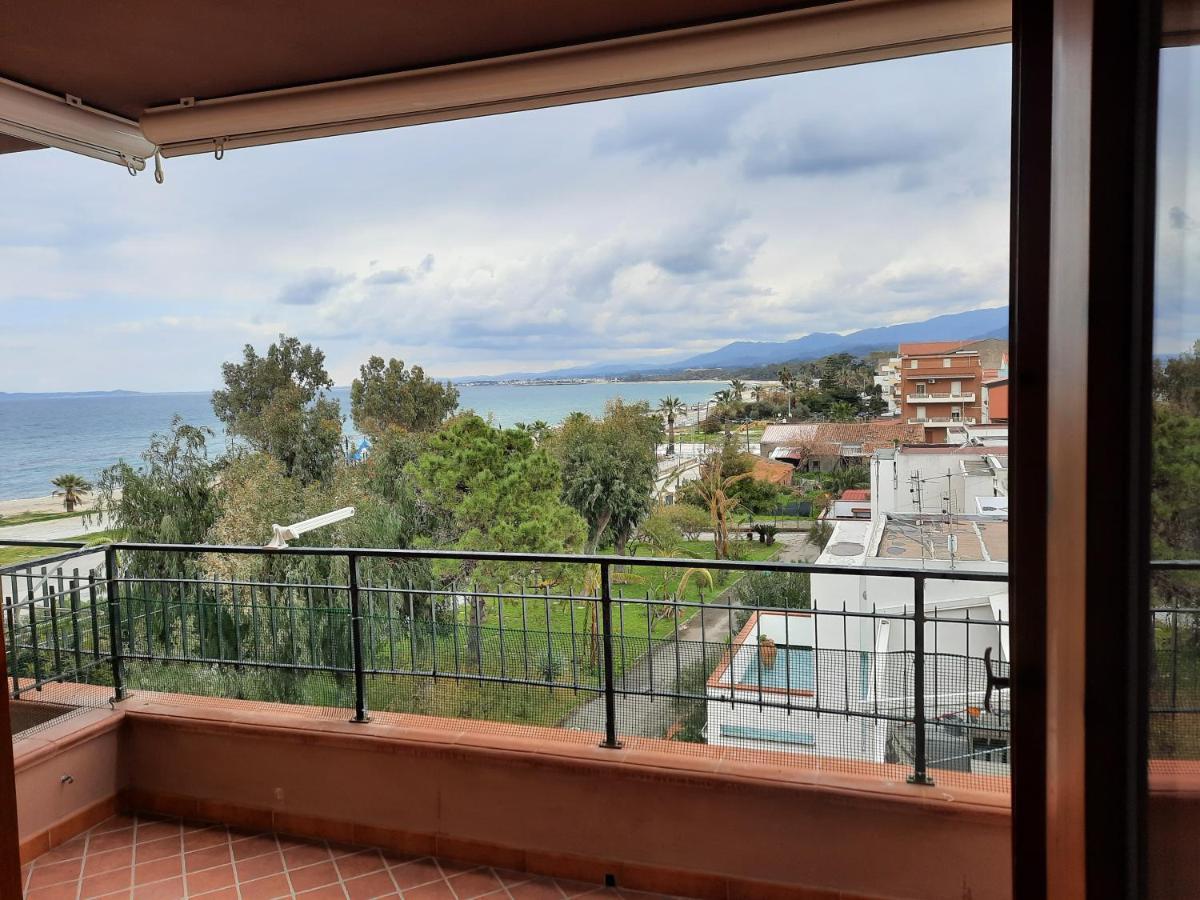 Golfo Di Tindari Apartments Фалконе Екстериор снимка