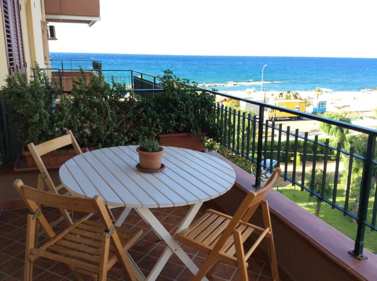 Golfo Di Tindari Apartments Фалконе Екстериор снимка