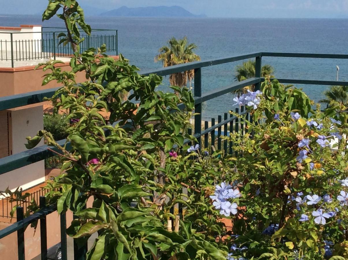 Golfo Di Tindari Apartments Фалконе Екстериор снимка