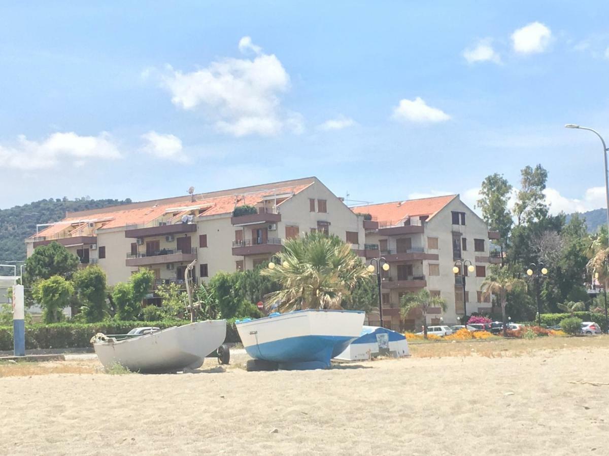 Golfo Di Tindari Apartments Фалконе Екстериор снимка