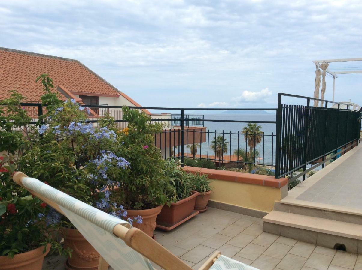Golfo Di Tindari Apartments Фалконе Екстериор снимка