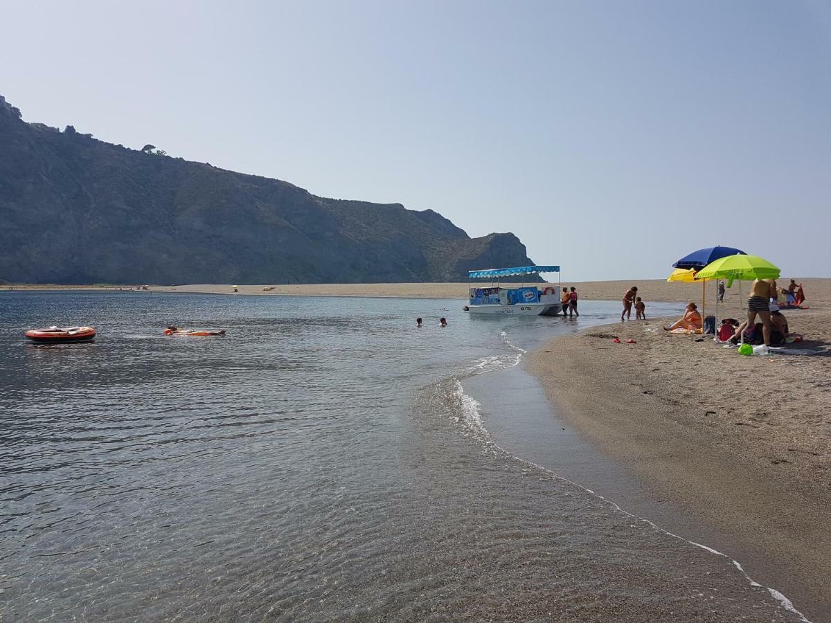 Golfo Di Tindari Apartments Фалконе Екстериор снимка